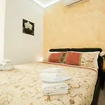St. Peter Station Apartment