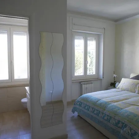 St. Peter Station Apartment