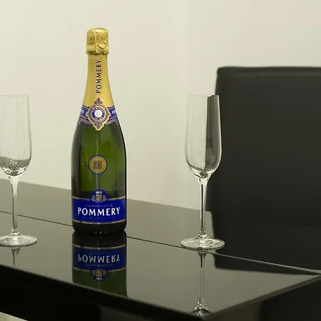 St. Peter Station Apartment Rom