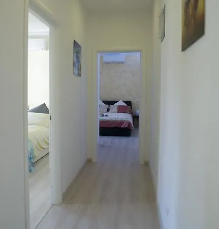 St. Peter Station Apartment Rom