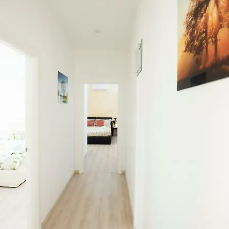 St. Peter Station Apartment Rom